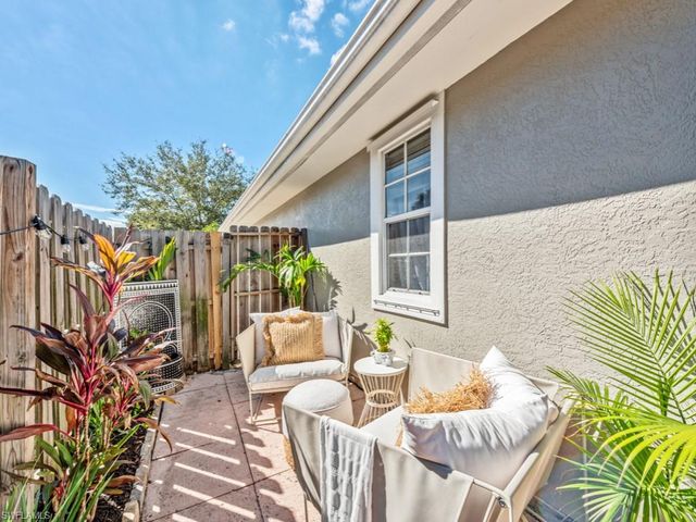 601 97th AVE N, Naples, FL 34108