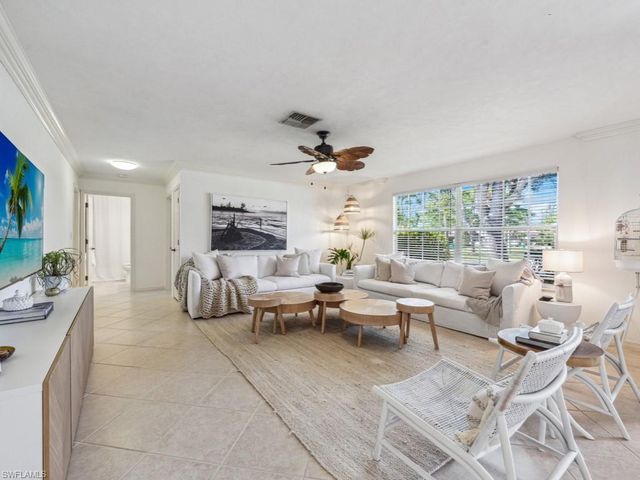 601 97th AVE N, Naples, FL 34108