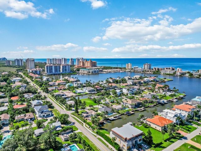 601 97th AVE N, Naples, FL 34108