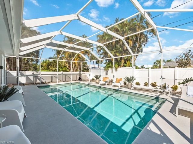 601 97th AVE N, Naples, FL 34108