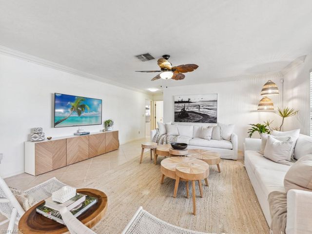 601 97th AVE N, Naples, FL 34108