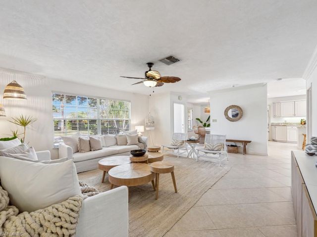 601 97th AVE N, Naples, FL 34108