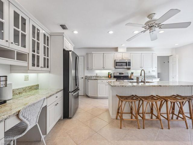 601 97th AVE N, Naples, FL 34108