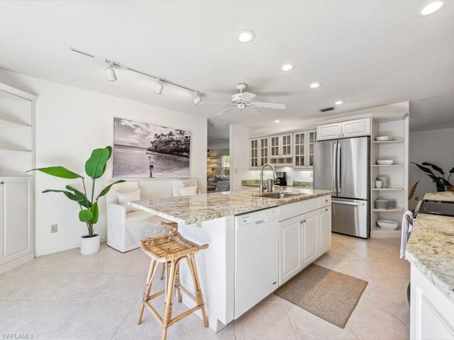 601 97th AVE N, Naples, FL 34108