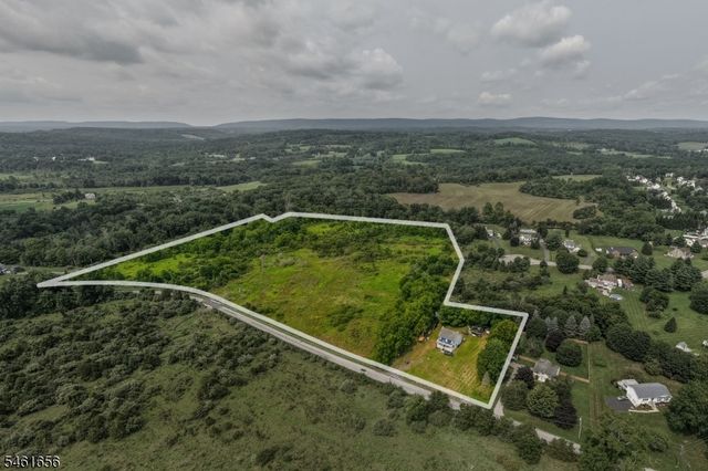 68 Fenwick Rd, Frankford Twp., NJ 07822