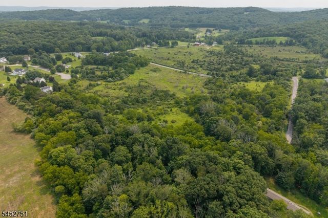 68 Fenwick Rd, Frankford Twp., NJ 07822