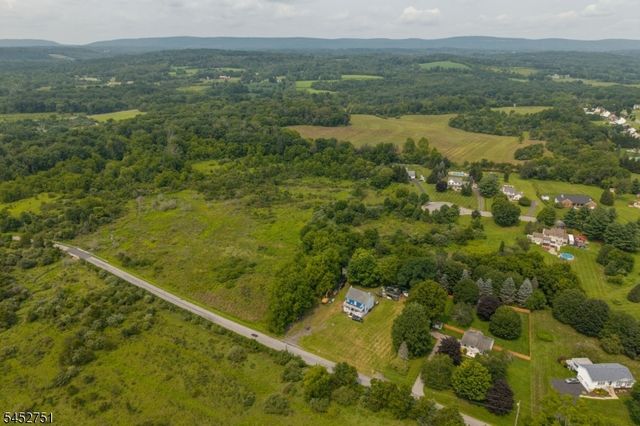 68 Fenwick Rd, Frankford Twp., NJ 07822
