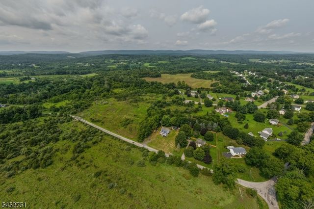 68 Fenwick Rd, Frankford Twp., NJ 07822