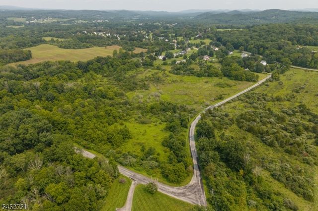 68 Fenwick Rd, Frankford Twp., NJ 07822