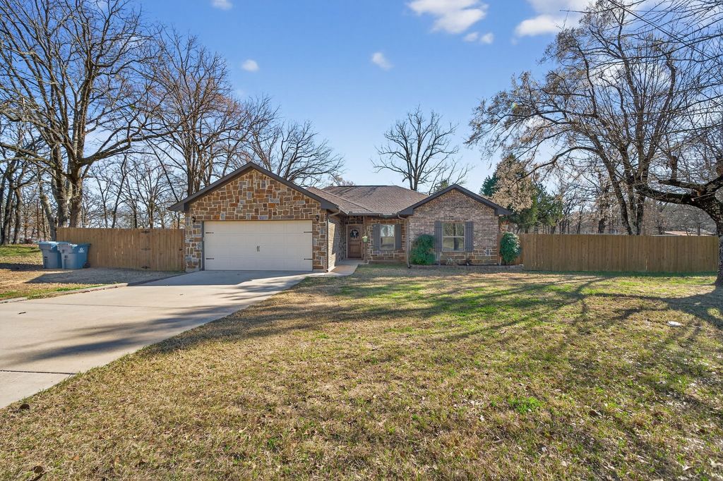 121 Harmon Road, Gun Barrel City, TX 75156