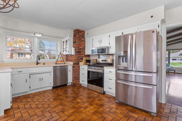 2115 E Miner Street, Arlington Heights, IL 60004