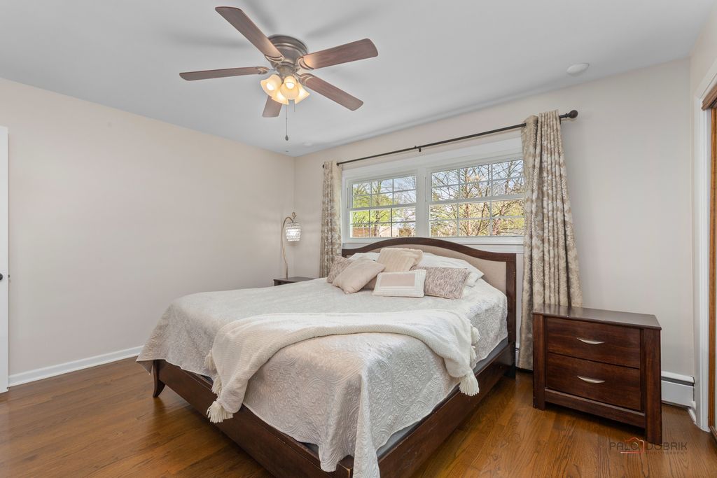 Image 17 of property listing at 2115 E Miner Street, Arlington Heights, IL 60004