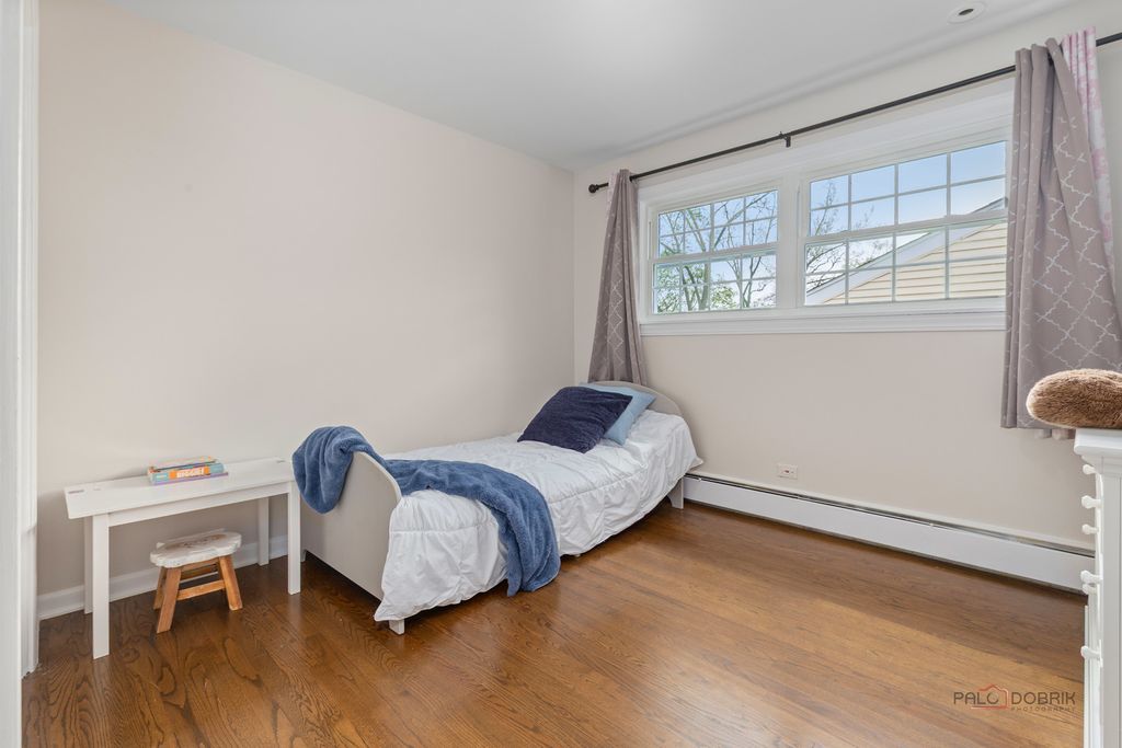 Image 18 of property listing at 2115 E Miner Street, Arlington Heights, IL 60004