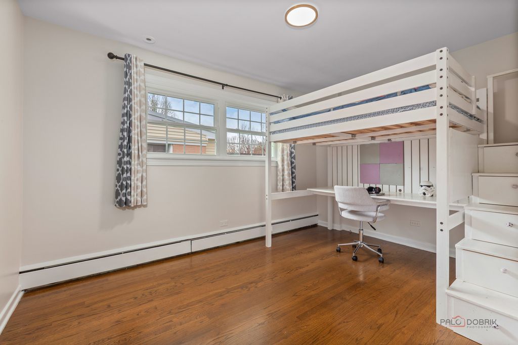 Image 19 of property listing at 2115 E Miner Street, Arlington Heights, IL 60004