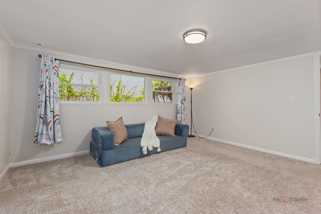 Image 22 of property listing at 2115 E Miner Street, Arlington Heights, IL 60004