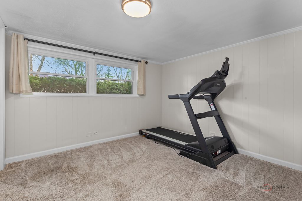 Image 23 of property listing at 2115 E Miner Street, Arlington Heights, IL 60004