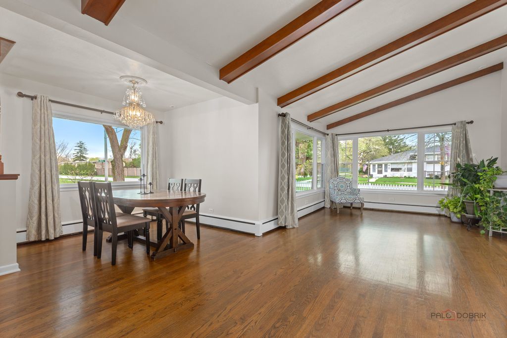 Image 6 of property listing at 2115 E Miner Street, Arlington Heights, IL 60004
