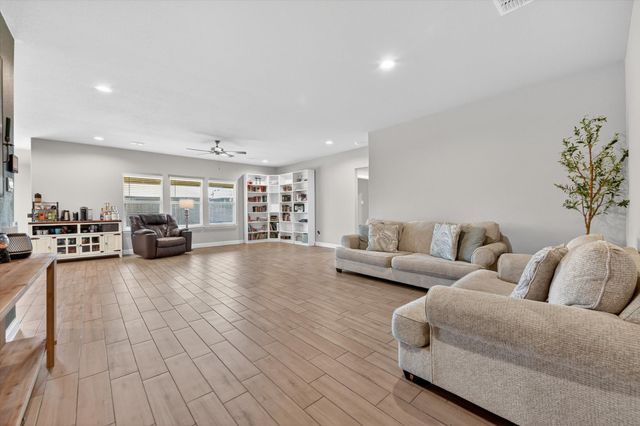 305 Sadie Lane, Burleson, TX 76028