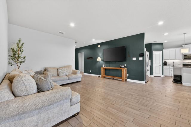 305 Sadie Lane, Burleson, TX 76028