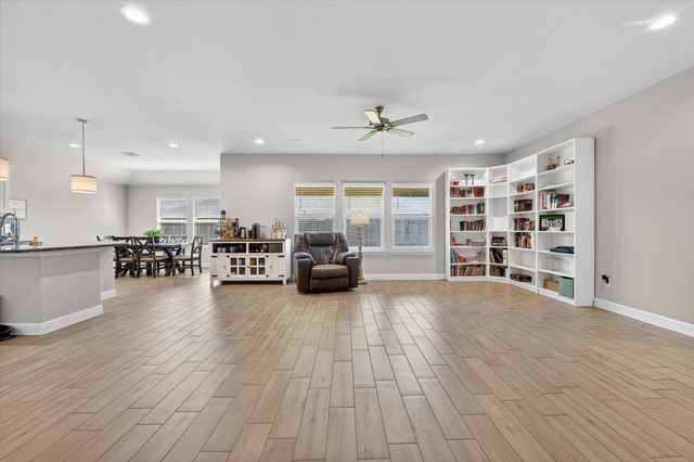 305 Sadie Lane, Burleson, TX 76028