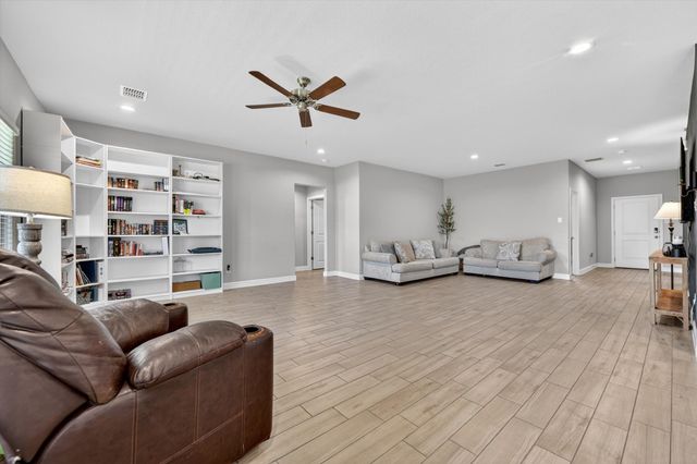 305 Sadie Lane, Burleson, TX 76028