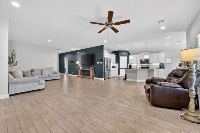 305 Sadie Lane, Burleson, TX 76028