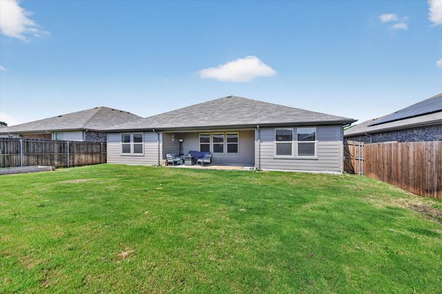 305 Sadie Lane, Burleson, TX 76028