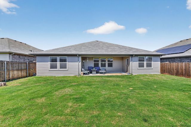 305 Sadie Lane, Burleson, TX 76028
