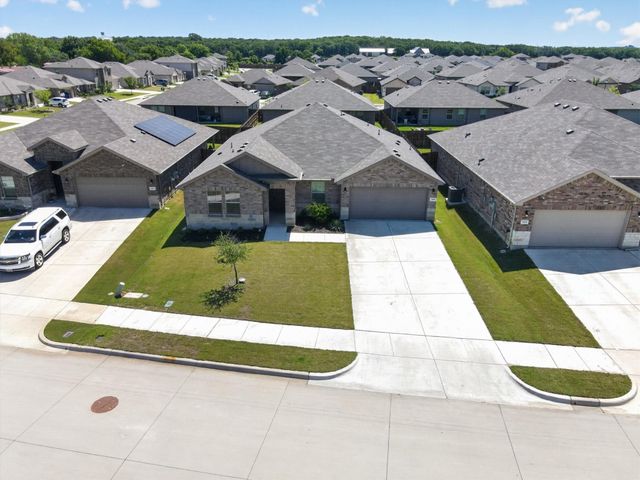 305 Sadie Lane, Burleson, TX 76028