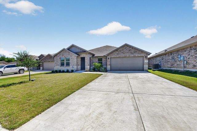 305 Sadie Lane, Burleson, TX 76028