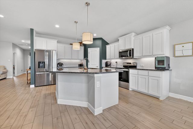 305 Sadie Lane, Burleson, TX 76028