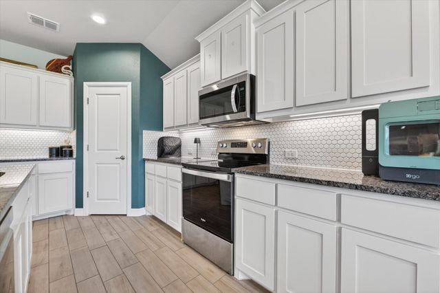 305 Sadie Lane, Burleson, TX 76028