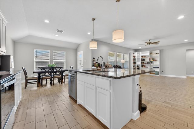 305 Sadie Lane, Burleson, TX 76028