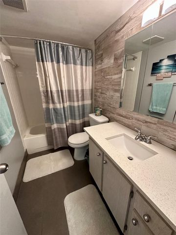 325 SE 11th Ter 107, Dania Beach, FL 33004