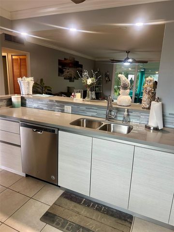 325 SE 11th Ter 107, Dania Beach, FL 33004