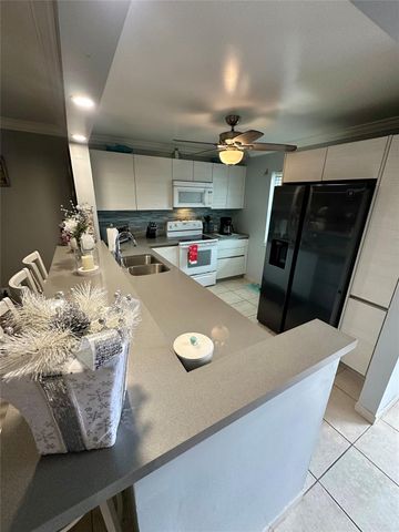 325 SE 11th Ter 107, Dania Beach, FL 33004