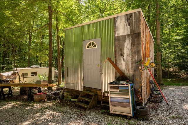 2121 N Highfill Chapel Ridge, Taswell, IN 47175