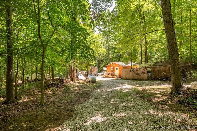 2121 N Highfill Chapel Ridge, Taswell, IN 47175