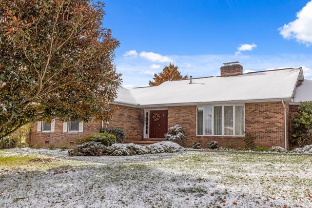 341 Roma Dr, Crossville, TN 38555