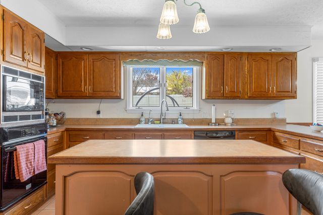 341 Roma Dr, Crossville, TN 38555