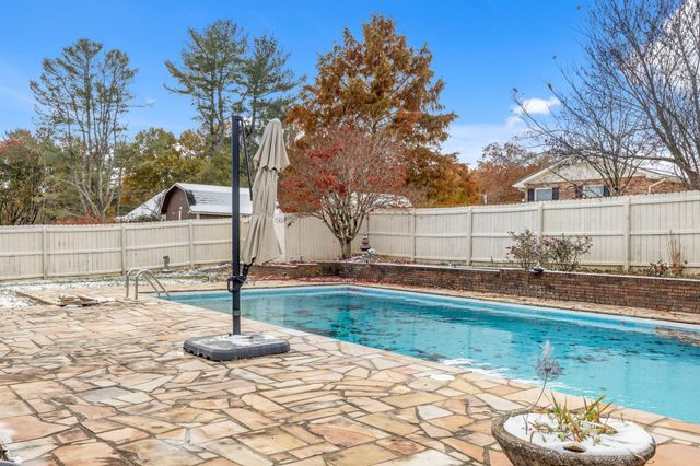 341 Roma Dr, Crossville, TN 38555