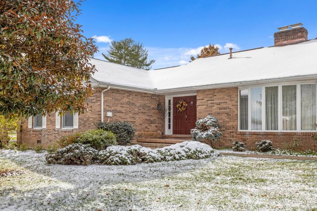 341 Roma Dr, Crossville, TN 38555