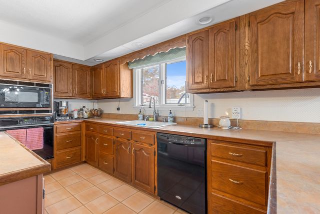 341 Roma Dr, Crossville, TN 38555