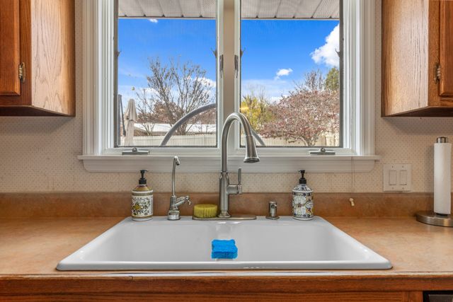 341 Roma Dr, Crossville, TN 38555