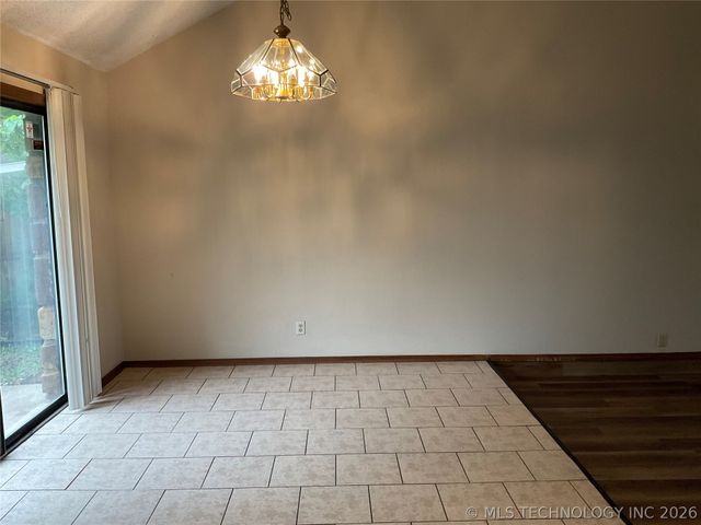 2214 S Hemlock Avenue, Broken Arrow, OK 74012