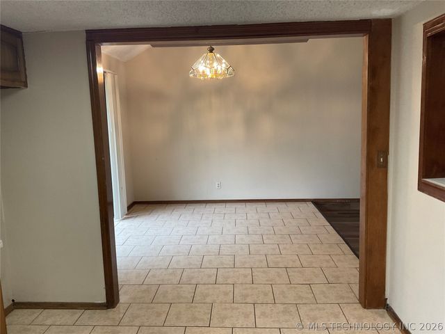 2214 S Hemlock Avenue, Broken Arrow, OK 74012