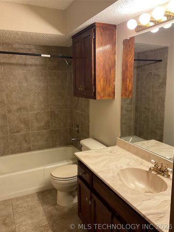2214 S Hemlock Avenue, Broken Arrow, OK 74012