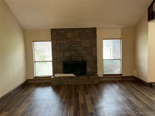 2214 S Hemlock Avenue, Broken Arrow, OK 74012