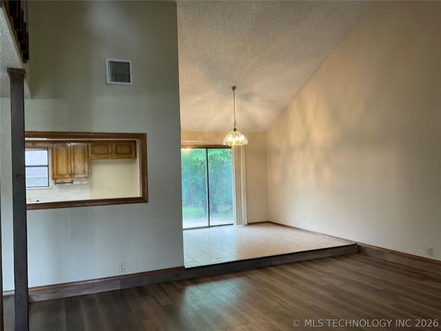 2214 S Hemlock Avenue, Broken Arrow, OK 74012