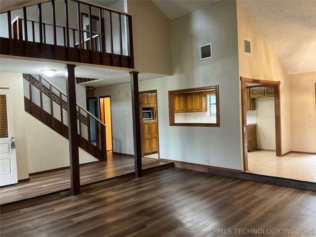 2214 S Hemlock Avenue, Broken Arrow, OK 74012